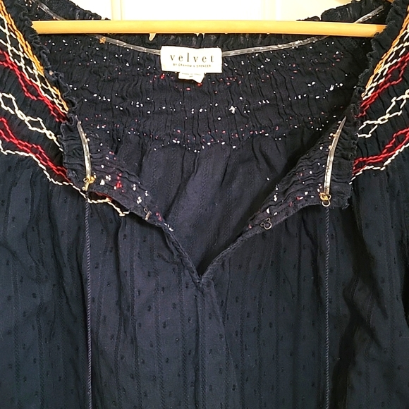 Velvet by Graham & Spencer Trudie Embroidered Smocked Top Size Medium Women's - Picture 7 of 9